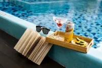 Monsoon Bassac Hotel - Kolam Atas Bumbung