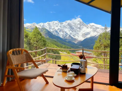 Sleftravelinn| Misty Manor · Sunlit Golden Peaks · Cloud-Nest Secluded Lodge - Business