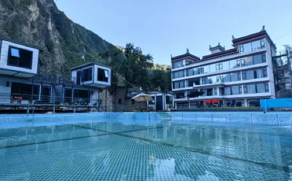 Aiboerman Manor Hotel
