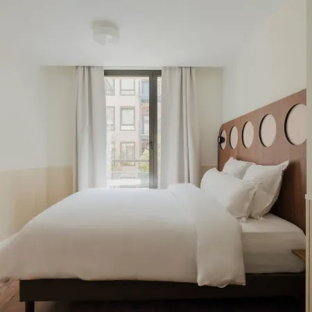 Edgar Suites Levallois - Anatole France Отели рядом с достопримечательностью «LVMH Fragrance Brands»