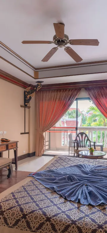 ห้องดีลักซ์ เตียงใหญ่ พร้อมวิวสระว่ายน้ำ