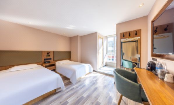 Lanzhou Baichuan Hotel (Xiguan Cross Subway Station Landa Second Hospital)