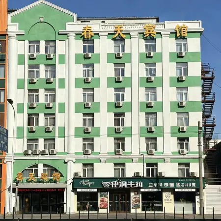 Spring Chain Hotel (Harbin Hexing Subway Station Shida Night Market) Отели рядом с достопримечательностью «Колледж Jiangnan-Библиотека Университета Мастера Харбина»