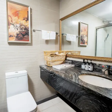 Yilong International Hotel (Xincai Moon Bay Park)