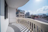Jingde Town Fanxi Inn (Taohuichuan Cultural and Creative Street Store) - con vista montagne