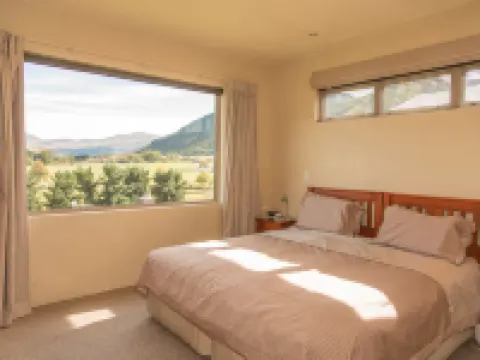Arrowtown Dress Circle Hotels in Arrowtown