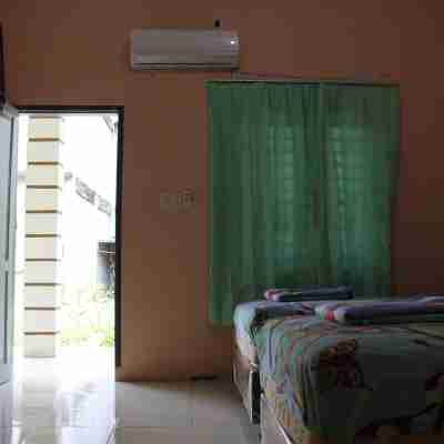 Penginapan Transit Tomato Rooms