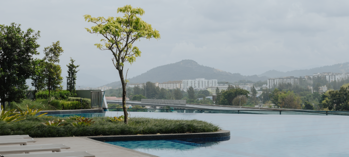Parkland Residence B11 by Dehoz Suites โรงแรมในเชรัส