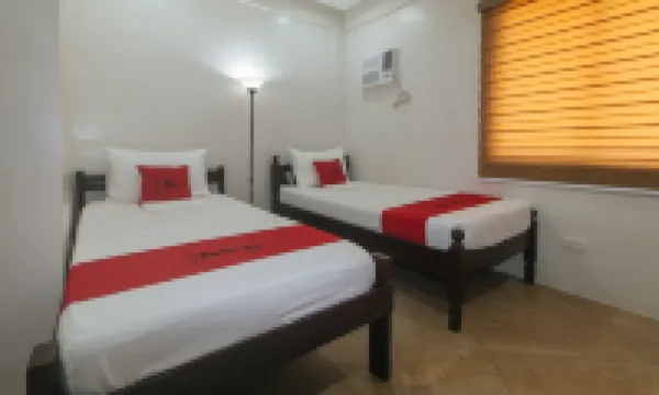 RedDoorz @ Davids Travellers Inn Cavite
