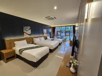 The O-Zone Airport Riviera Lodge