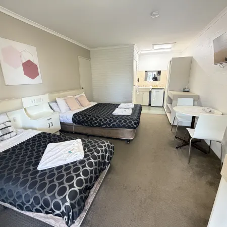 Capricorn Motor Inn
