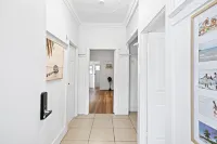 Rustic Rooms – Easy Access to Train & Amenities