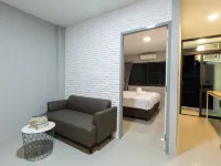 Fine Bed Hotel Отели рядом с достопримечательностью «Торговый центр Central Plaza WestGate»
