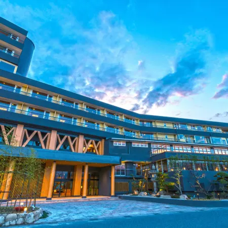Ooedo Onsen Monogatari Premium Shirahama Gyoen（Old:Yukai Resort Premium Shirahama Gyoen） Отели рядом с достопримечательностью «Пляж Сирарахама»