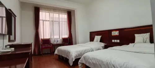 Dali Yuebanwan Hotel (Dali High-Speed Railway Station Erhai Park)