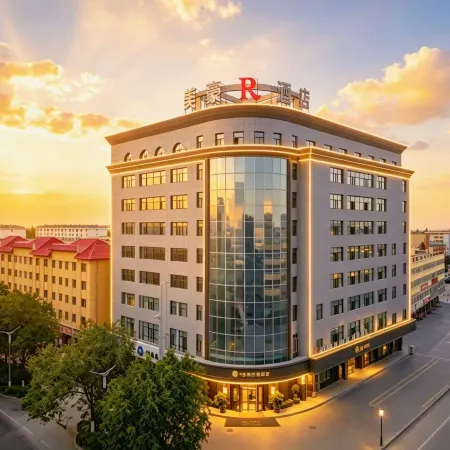 R ROYALSS HOTEL