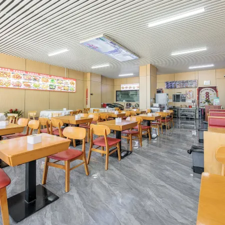 Yilian Hotel (Yanjiao Station Subway Station)