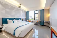 Pojing Hotel (Liuzhou Five-Star Commercial Pedestrian Street Jiangbin Park Branch) - balcony