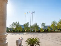 BaiYue International Hotel - parkir