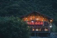 Kameizhai Yunqi Courtyard House - Mountain view