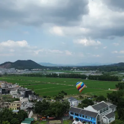 Seaside Countryside Starry Sky Camp B&B (Zhuhai Doumen Royal Hot Spring Branch) Các khách sạn gần Miếu Jintai