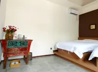 Changzhi Pingshun Dongping Yitian Yishu - parcheggio