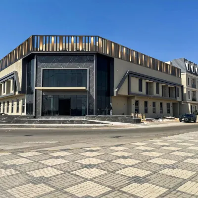 利雅得亞爾穆克納維提華威酒店(Naviti Warwick Yarmouk Riyadh) 阿爾哈姆拉購物中心附近的飯店