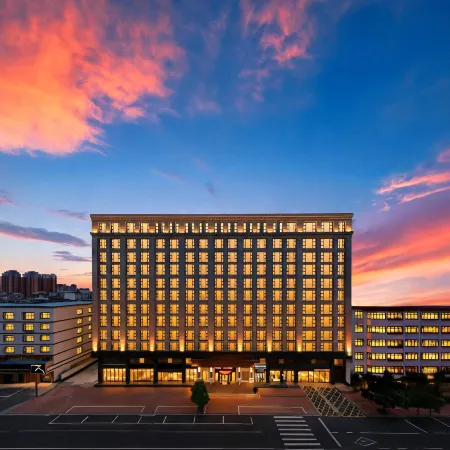 Rezen Huanxi Hotel (Huangchuan Sports Center Branch)