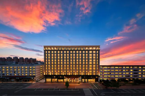 Rezen Huanxi Hotel (Huangchuan Sports Center Branch) - 주차장