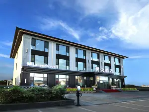 Lake Jingpo Lanyue Hotel (Lake Jingpo Scenic Area)