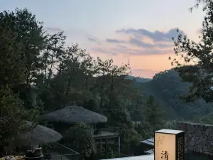 ANJI·JUNLAN LAOZHUANG SHANJU TANGQUAN RESORT HOTEL