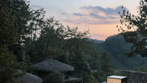 ANJI·JUNLAN LAOZHUANG SHANJU TANGQUAN RESORT HOTEL in Anji