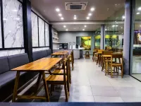 The Riva Vientiane Hotel - bar