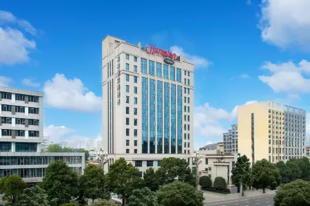 Hampton by Hilton changde Econcmic Develepment zone Отели рядом с достопримечательностью «Hunan Institute of Applied Technology (West Campus)»
