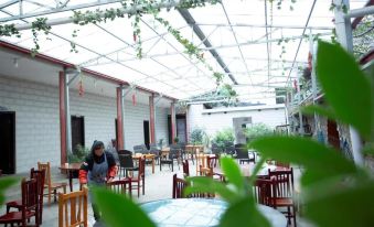 乐山一线天酒店 - Housity