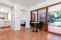 Paradise on the Beach Resort Hotels in Clifton Beach