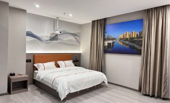 May Hot Spring Hotel (Zhoukou Railway Station Huanghuai Market)