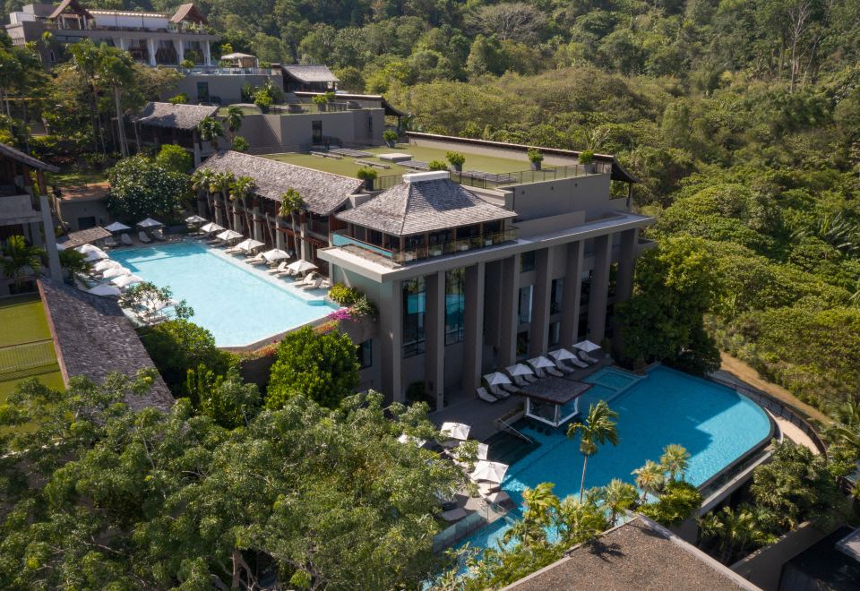 아비스타 하이드어웨이 푸켓 석양 뷰