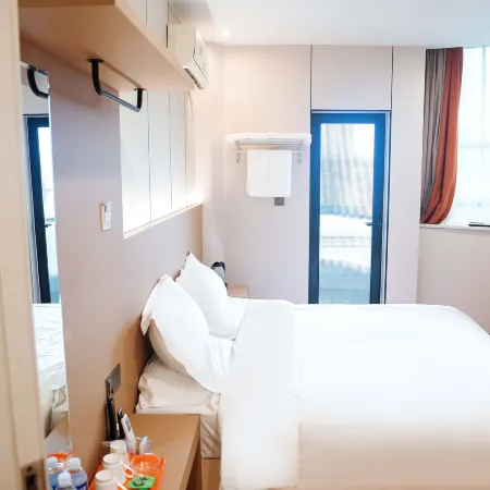 Chenggu Junshang Hotel Отели в г. Чэнгу