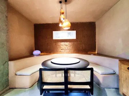 Xinhu B&B Отели рядом с достопримечательностью «Hubei University of Medicine»