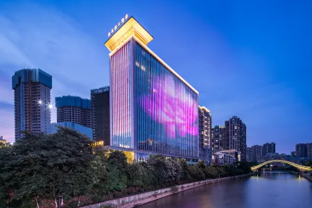 Grand Rezen Hotel Omiga Отели рядом с достопримечательностью «Wuling Square»