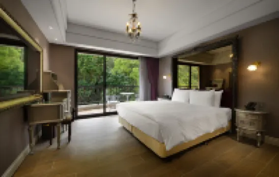 Grasse Grace Manor