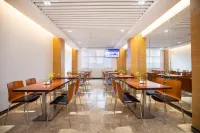 Bowei Light Hotel (Puyang County Jiefang Road) Hotels in Puyang County