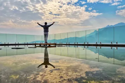 First Seeing the Far Mountain Natuae Senjun Yunhai Concept Homestay