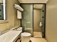 HanTing Hotel (Zhaoqing Qixingyan Scenic Area East Gate)