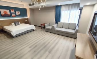 Ruili Holiday Hotel