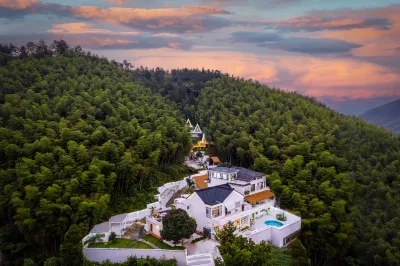 Anji Yinshi Yunxi Tree House Tribe Shanshe Hot Spring Resort Hotel Hotels near Xushiwu Village