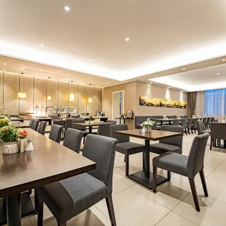 Homeinn Plus Hotel (Anshun Huangguoshu Avenue Xintiandi)