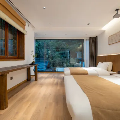 Floral Hotel·Hangzhou Zhuyin Garden Hotel  Отели рядом с достопримечательностью «Храм Линь Ань»