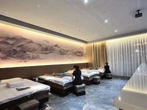 Karamay Tianhe Foot Road Hotel